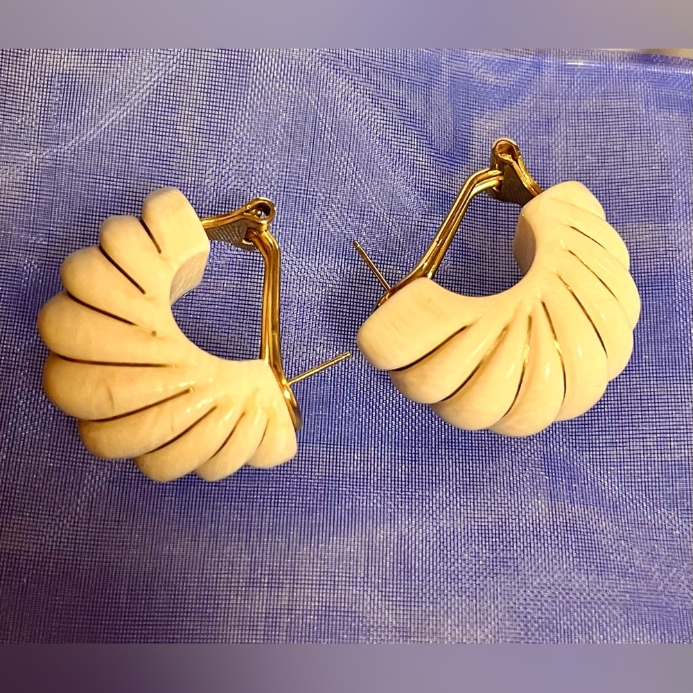 Estate Cream Shell Earrings